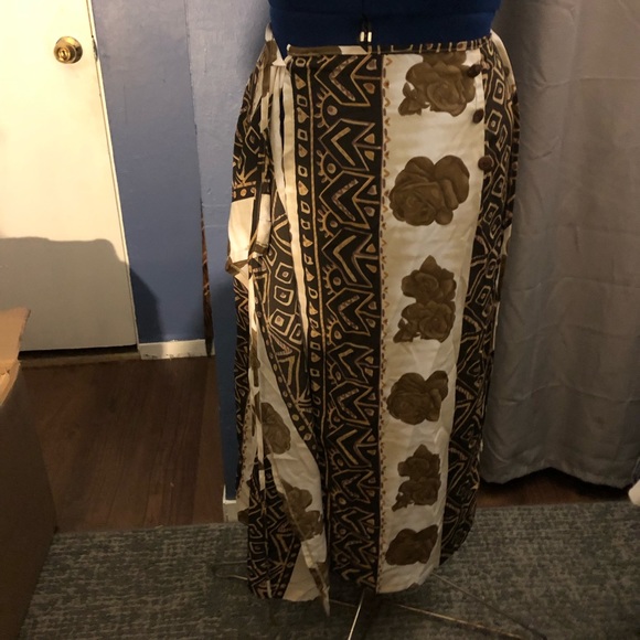 Women Wrap Around Skirt with Tie and Button Waist - Picture 2 of 7